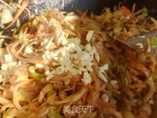肉丝炒饼的做法步调：14