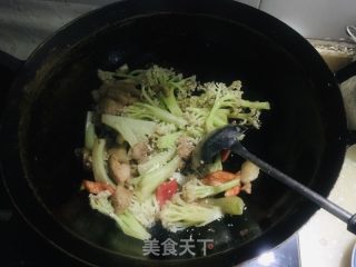 有机菜花炒肉片的做法步调：7