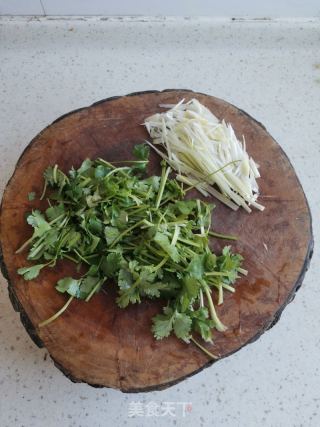 喷鼻菜拌羊脸的做法步调：6