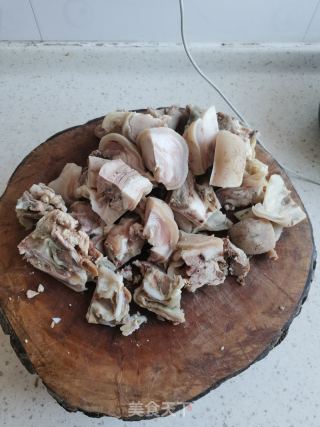 喷鼻菜拌羊脸的做法步调：2