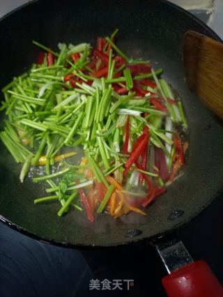 白椒喷鼻菜炒羊肝的做法步调：7