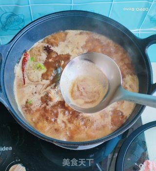 炖鸡块揭玉米里饼子的做法步调：9