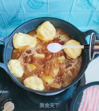 炖鸡块揭玉米里饼子的做法步调：13