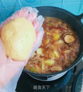 炖鸡块揭玉米里饼子的做法步调：12