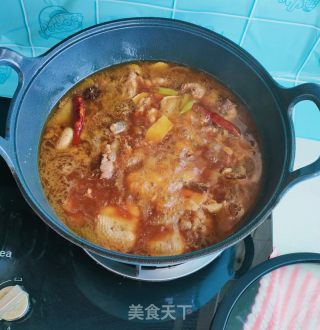 炖鸡块揭玉米里饼子的做法步调：10
