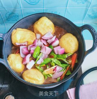 炖鸡块揭玉米里饼子的做法步调：15