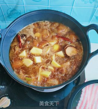 炖鸡块揭玉米里饼子的做法步调：11