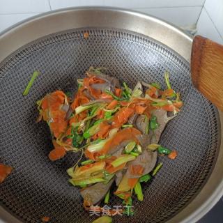胡萝卜炒羊肝的做法步调：12