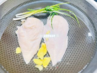脚撕鸡胸肉的做法步调：2