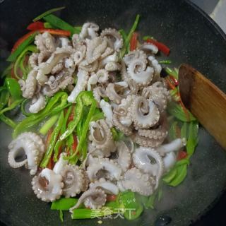 薄皮椒炒章鱼腿的做法步调：11