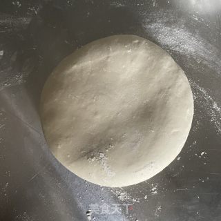 五喷鼻葱花锅盔的做法步调：3