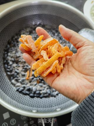 盐津陈皮酱乌豆的做法步调：3