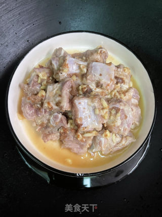 酸梅蒸排骨的做法步调：8