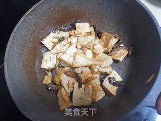 海参烧豆腐的做法步调：8