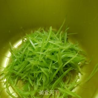 莴笋丝炒油渣的做法步调：2