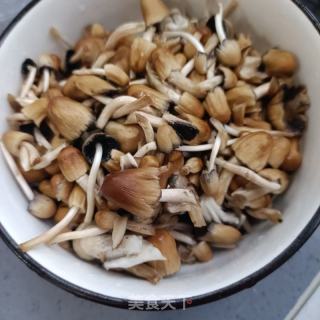 鸡蛋陈贝小鸡枞菌汤的做法步调：1