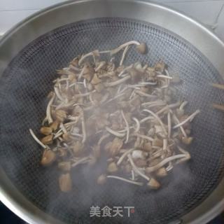 鸡蛋陈贝小鸡枞菌汤的做法步调：7