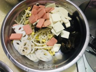 十锦麻辣烫的做法步调：1