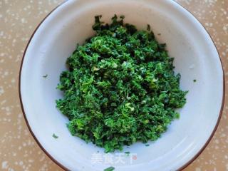 喷鼻菇荠菜陈肉饺的做法步调：1