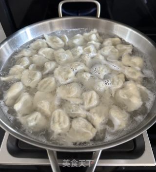 荠菜肉馅饺子的做法步调：17