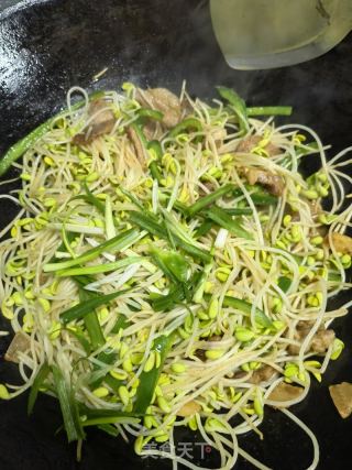 椒丝炒黄芽菜的做法步调：7