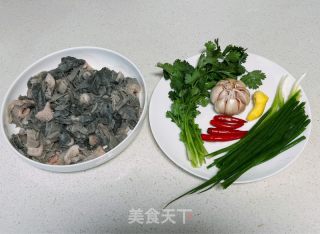 凉拌牛百叶的做法步调：1