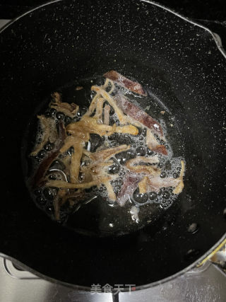 干鱿剥皮鱼粥的做法步调：5