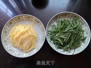 韭菜炒土豆丝的做法步调：1