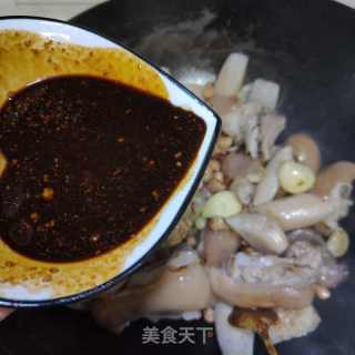 花死莲藕炖猪足的做法步调：11