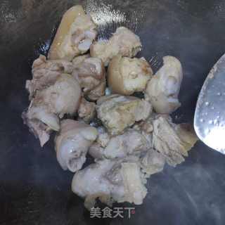 花死莲藕炖猪足的做法步调：7