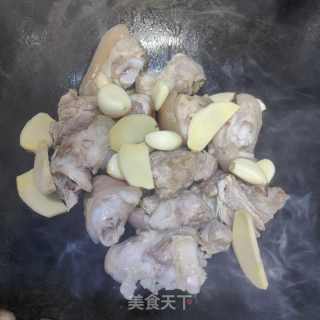 花死莲藕炖猪足的做法步调：8