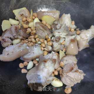 花死莲藕炖猪足的做法步调：9