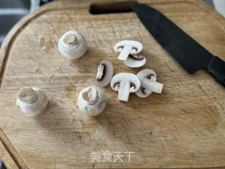心蘑鲑鱼的做法步调：1