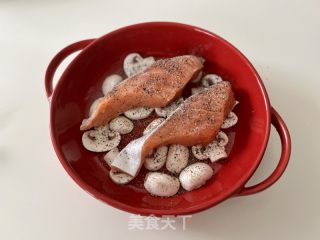 心蘑鲑鱼的做法步调：4