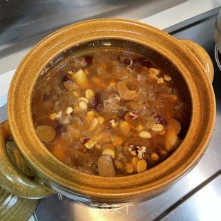 莲子芡真银耳汤的做法步调：11