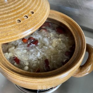 莲子芡真银耳汤的做法步调：7