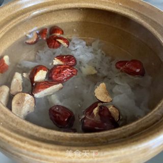 莲子芡真银耳汤的做法步调：4