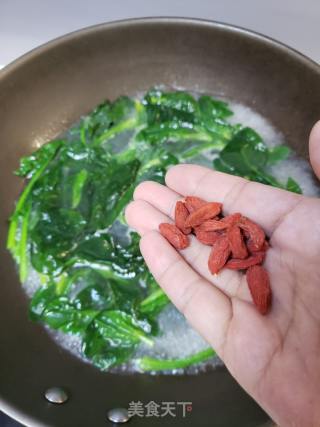 厨房小利剑也能沉紧弄定的菠菜粉丝汤的做法步调：5