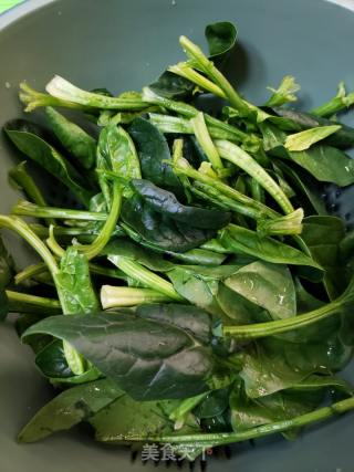 厨房小利剑也能沉紧弄定的菠菜粉丝汤的做法步调：1