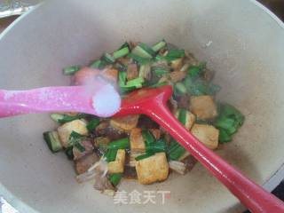 年夜蒜肉片炒豆腐的做法步调：9