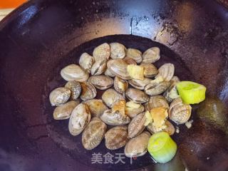 小利剑菜花甲粉丝汤的做法步调：2