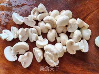 荷兰豆炒蘑菇的做法步调：2