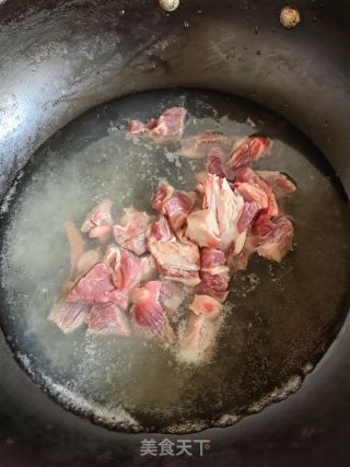 圆竹笋烧牛肉的做法步调：3
