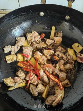 圆竹笋烧牛肉的做法步调：8