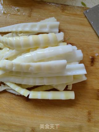 圆竹笋烧牛肉的做法步调：1