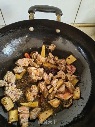 圆竹笋烧牛肉的做法步调：7