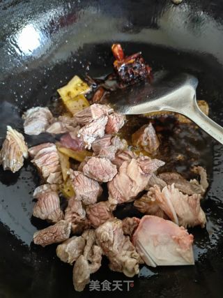 圆竹笋烧牛肉的做法步调：6