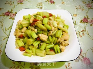 芹菜炒鸡丁的做法步调：9