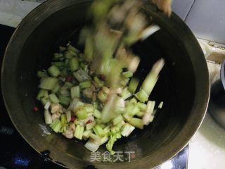 芹菜炒鸡丁的做法步调：8