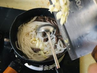 土豆粉鸭血羊汤的做法步调：6